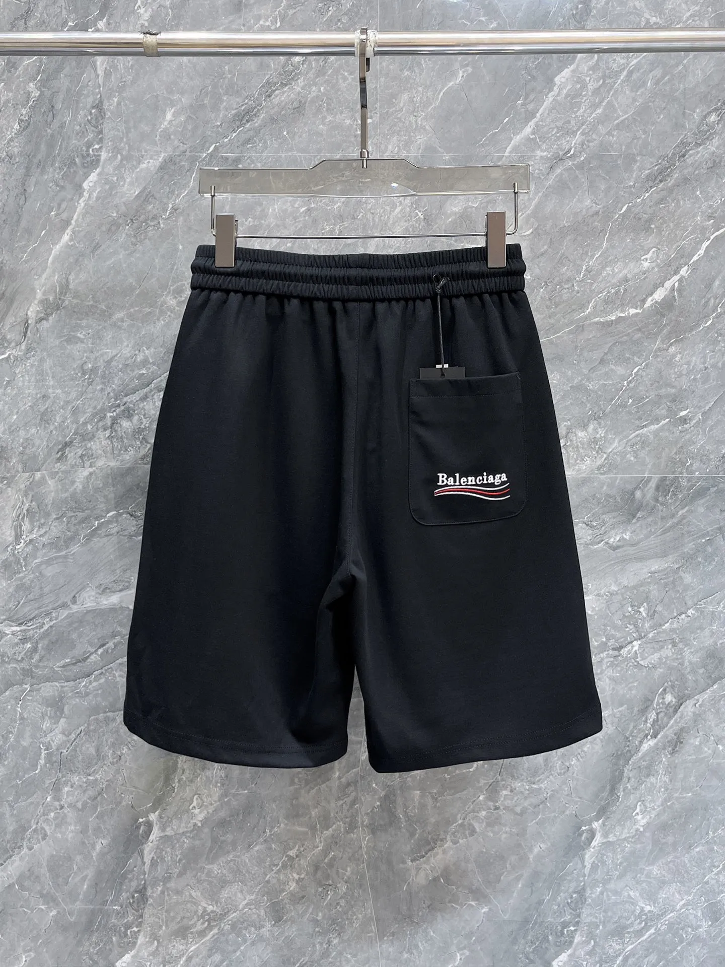 Balenciaga's three-standard complete 2026 summer New Arrival men's casual shorts, advanced custom-made Breathable fabric, Breathable fabric, extremely stretchy and comfortable, impeccable details, top-grade accessories, original logo design concept, delicate and soft feel! The upper body fit is awesome! Size: M-XXXL Please state your height and weight when ordering